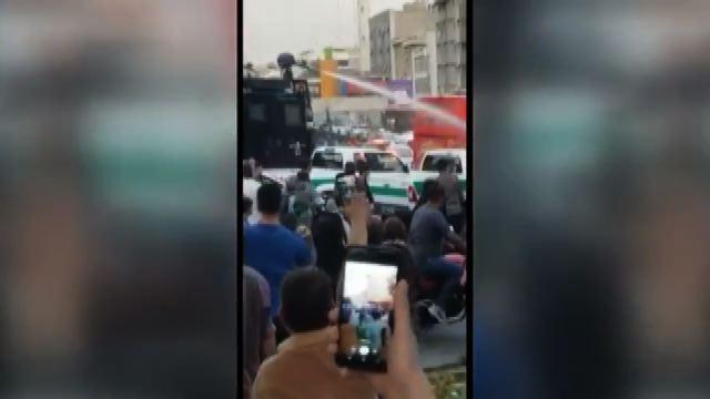 Iran, polizia arresta 739 manifestanti in protesta dopo la morte di Mahsa, 35 morti e centinaia i feriti 