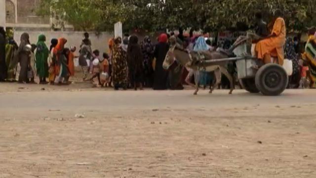 Sudan, sopravvissuti raccontano i crimini dopo la presa di Al-Fashir: "Rsf uccidevano i civili ridendo, decine di donne stuprate insieme alle figlie"