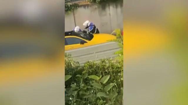 Francia, la colletta per il poliziotto sfiora 1 milione di euro e supera quella di Nahel: l&rsquo;opinione pubblica s&rsquo;infiamma ma GoFundMe la giudica &ldquo;Conforme"