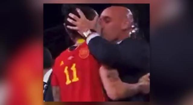 Rubiales, squalifica di tre anni per il bacio alla Hermoso, la Fifa: "Violazione di regole su fair play, integrit&agrave; e lealt&agrave;"