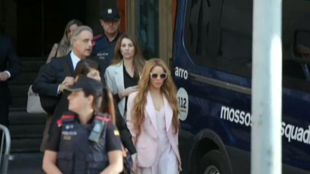 Shakira patteggia multa da 7,2 mln di dollari per evitare 8 anni di carcere per evasione fiscale: pop star accusata di non aver pagato al fisco 14,5 mln tra il 2012 e il 2014