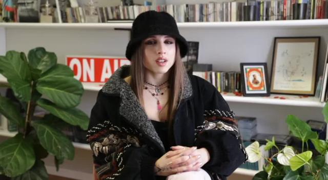 Angelina Mango confessa quante volte fa sesso alla settimana: "Ho un fidanzato e...", web in delirio