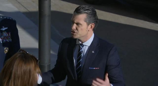 Chatgate USA, email e numeri di telefono di Hegseth, Waltz e Gabbard diffusi sul dark web, trapelate anche credenziali social