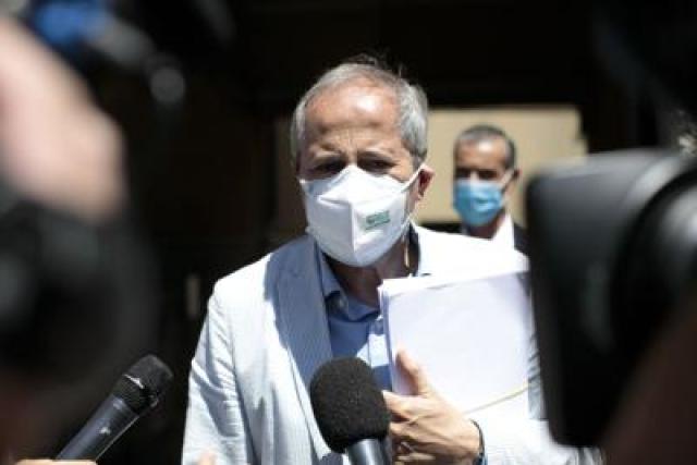 Variante Delta, Crisanti senza piet&agrave;: "Rischio malattia grave anche con vaccino"