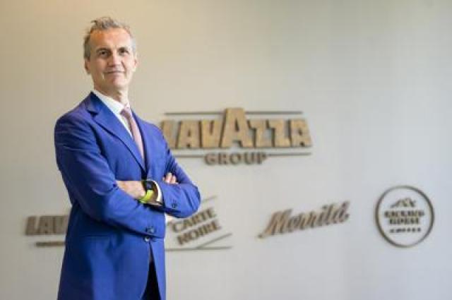Lavazza chiude il 2025 con utile a 92 milioni di euro e ricavi a 3,9 miliardi (+15,7%) in un contesto di prezzi record del caff&egrave;