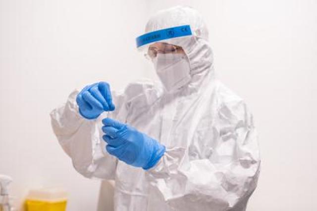 Gruppo di 38 scienziati e premi Nobel chiede di fermare la ricerca sui batteri specchio, "sistema immunitario non li riconosce, rischio infezioni senza controllo"