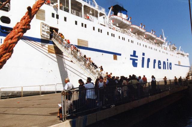 Tirrenia, Cin e Moby: 'Preoccupazione per rischio insolvenza, a rischio 6.000 posti di lavoro'