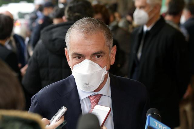 Apertura discoteche, Costa: "Troppo presto per fidarci solo del Green pass"