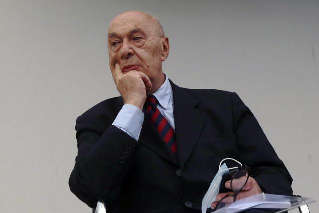 Paolo Mieli: "I cretini (no-vax) non hanno ancora vinto". Caro storico, lei del presente non capisce niente