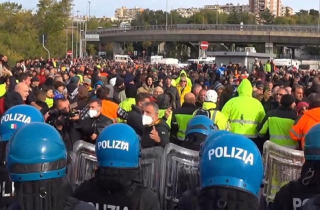 Covid Trieste, boom contagi: stop manifestazioni e nuove regole