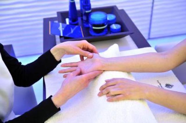 Covid: dermatologo, 'per igiene mani usare prodotti rispettosi della pelle'