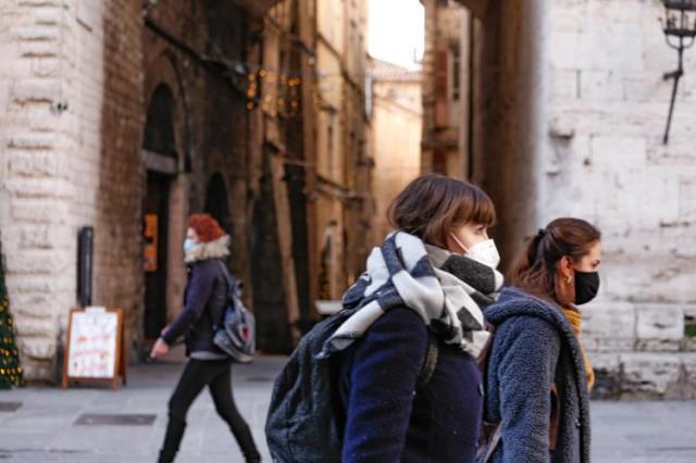 Covid, Di Perri: "Numeri salgono ma bene se con vaccino effetto sar&agrave; un sesto rispetto a 2020"