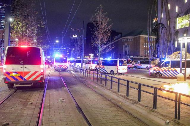 Rotterdam, proteste no vax e scontri: feriti e arresti