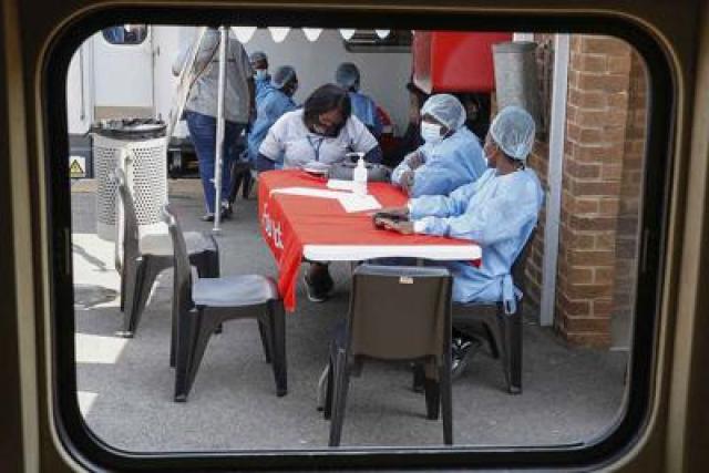 Covid: nuova variante Sudafrica, Gb e Israele sospendono voli, si riunisce Oms