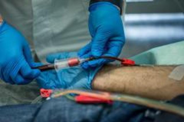Trasfusioni sangue da donatori senza vaccino Covid, via libera dal Policlinico di Milano dopo la richiesta di un paziente per il suo intervento