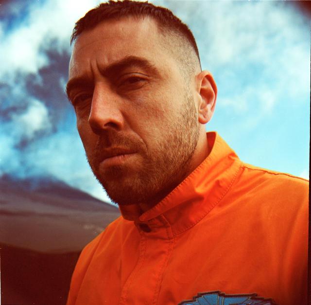 Torna Coez: "con 'Volare' rimescolo le carte"