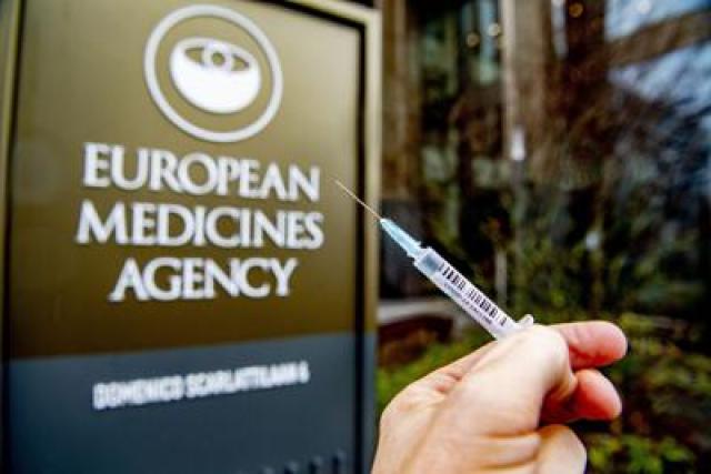 Covid: Ema, molto raro rischio miocarditi con vaccini a mRna