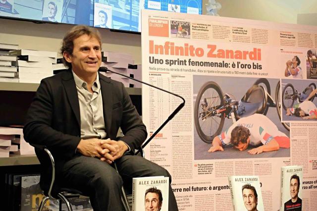 Alex Zanardi lascia l'ospedale, Natale in famiglia per il campione
