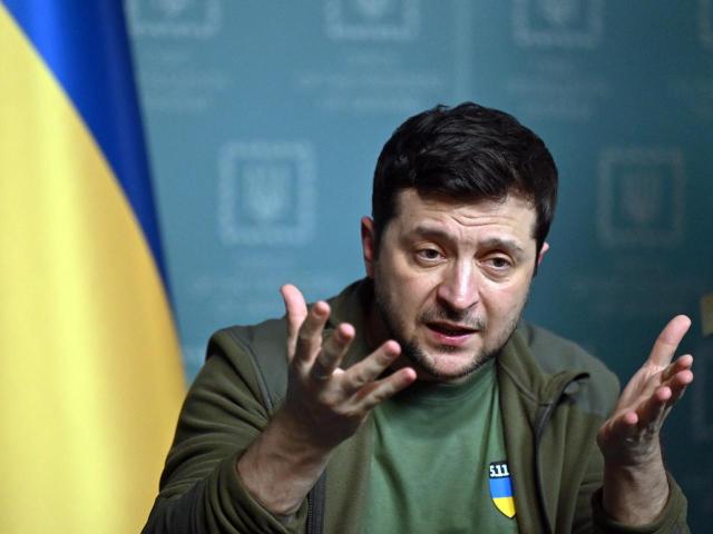 Guerra Ucraina-Russia, Zelensky: "Mariupol ridotta in cenere, ma sopravviver&agrave;"