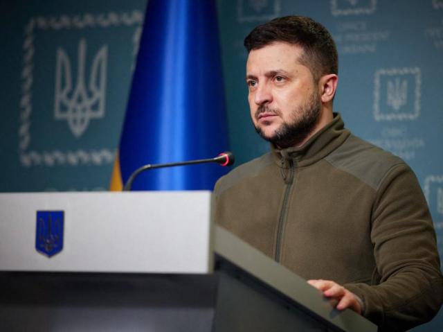 Ucraina, Zelensky: "Impossibile salvare Mariupol senza tank e aerei"