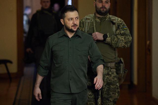 Ucraina, Zelensky: "Inferno in Donbass". Da Usa altri aiuti per 40 mld