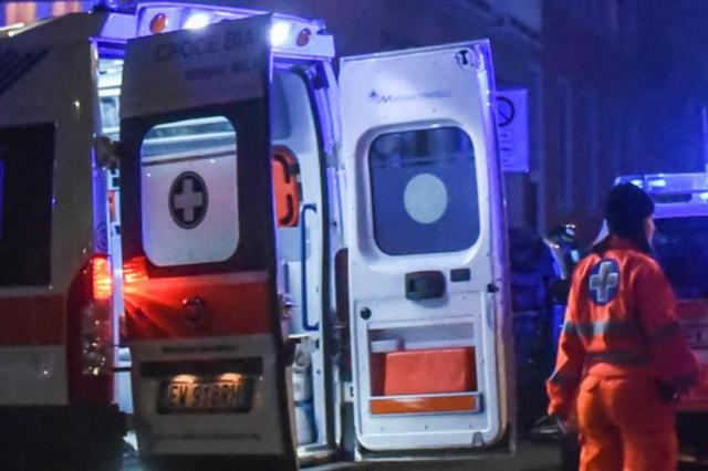 Incidente a Fossecesia (Chieti), schianto in moto contro un palo mentre andavano a una festa, morti un 18enne e una 19enne