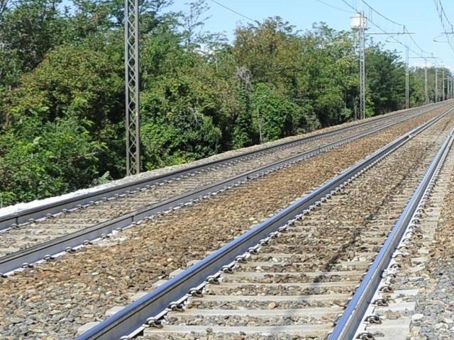 Verona, 19enne Edoardo Mangano morto folgorato dopo essere salito sul tetto di un treno e aver toccato i fili della linea elettrica