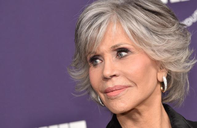 Jane fonda: &ldquo;A 86 anni farei sesso solo con chi ha 20 anni, non mi piace la pelle vecchia&rdquo;