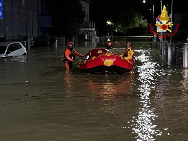 Maltempo, alluvione nelle Marche: 7 morti