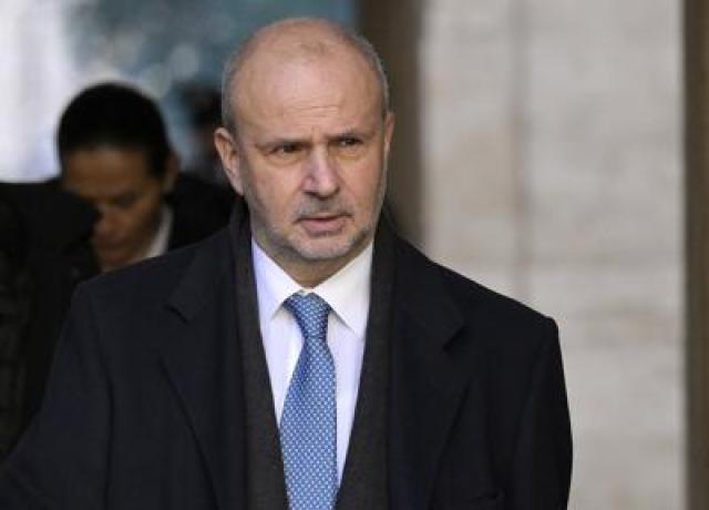 Covid, dal 1 maggio obbligo mascherine negli ospedali solo per reparti con pazienti fragili. Bassetti: "Trattare Sars-Cov-2 come altri virus"