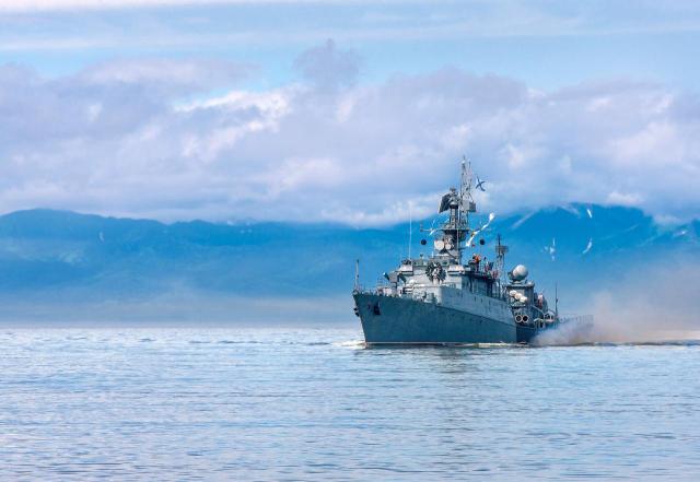 Russia, esercitazione della flotta del Pacifico nel Mar del Giappone. Tokyo: "Condanniamo i tentativi di cambiare status quo con la forza"