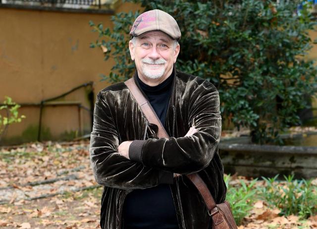 Addio ad Alessandro D'Alatri, morto il regista de "I bastardi di Pizzofalcone"e "La febbre". Gassman: "Perdo un amico vero"