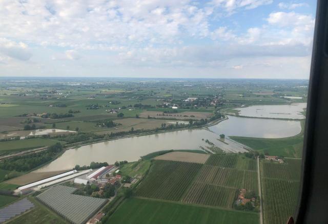 Maltempo in Emilia Romagna, ultimi aggiornamenti: trovata 14esima vittima, 10mila sfollati. Evacuate Piangipane e Santerno
