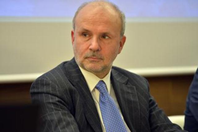 Covid, Schillaci: "Reazioni avverse al vaccino, una commissione di studio per valutarle"