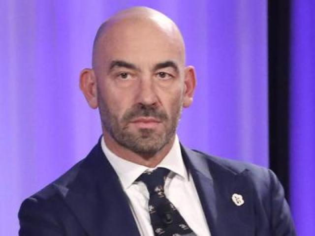 Bere biossido di cloro, l'ultima follia no-vax. Bassetti: "Danni permanenti"