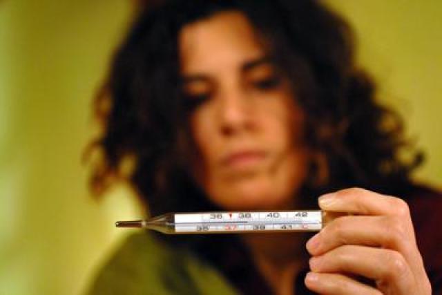 Influenza, il nutrizionista: "Brodo di pollo e succo di pompelmo per chi si ammala"