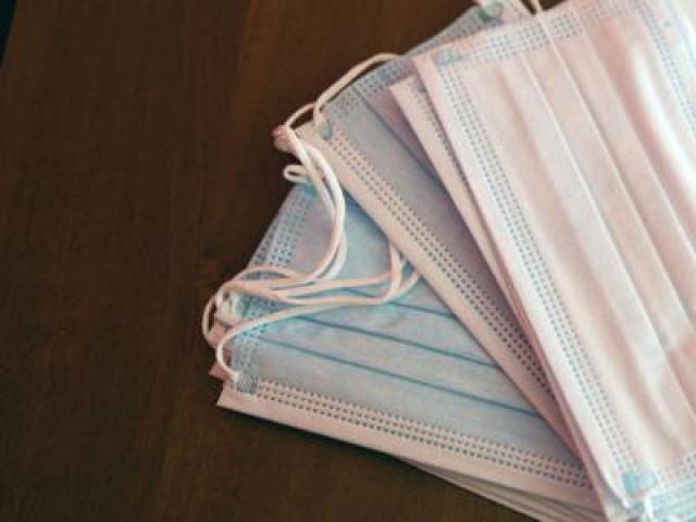 Influenza, tornano le mascherine negli ospedali in Usa e Regno Unito. E in Italia?