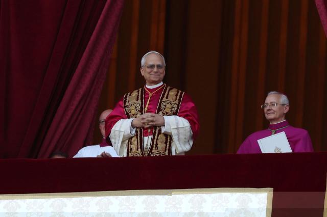 Papa Leone XIV, la prima messa del nuovo Pontefice nella Cappella Sistina, presentazione ai cardinali che lo hanno eletto in Conclave - DIRETTA