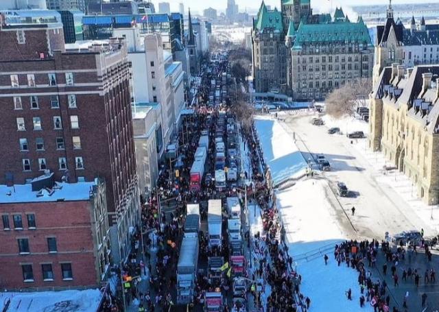 Grandi proteste in Canada e in Francia contro l'ordine tecnosanitario