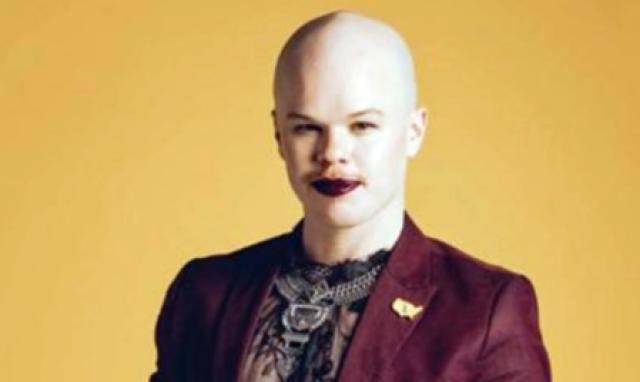 Usa, l'attivista genderfliud Sam Brinton nominato vicesegretario nel Dipartimento per l'energia. Bufera su Biden