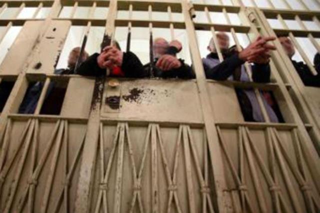 Covid Italia, allarme contagi nelle carceri: impennata a Milano