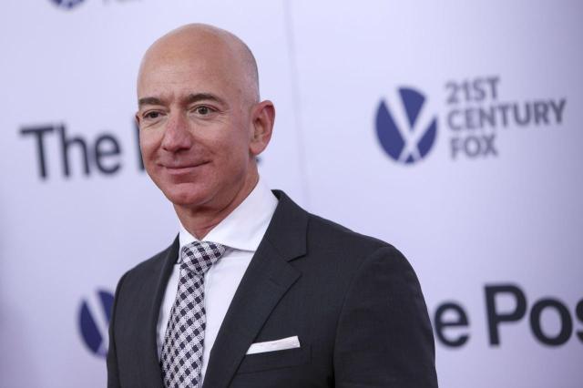 Amazon, Jeff Bezos fondatore del colosso si dimette