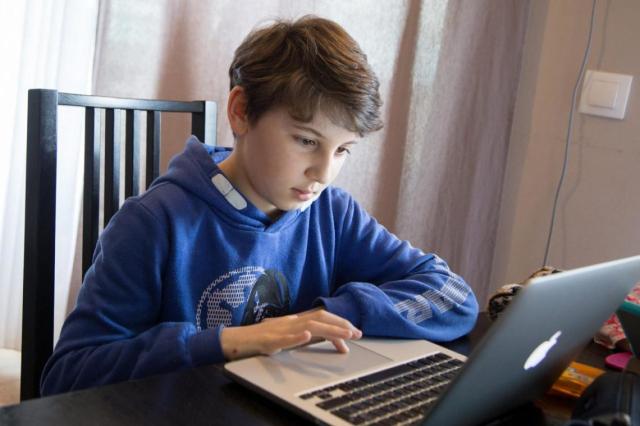 Cattolica e Unicef, didattica a distanza: "1 famiglia su 3 non &egrave; in grado di sostenerla"