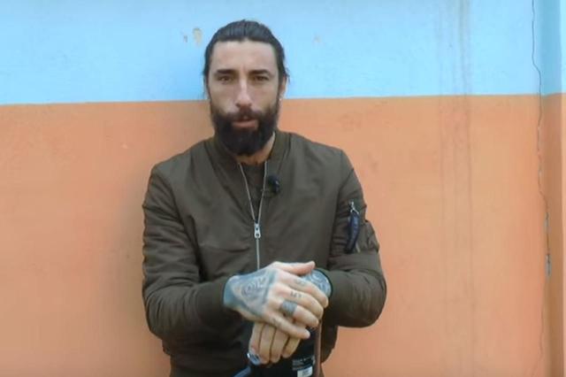 Striscia, Brumotti aggredito a Roma. Chef Rubio attacca: 'Te ne hanno date poche..'