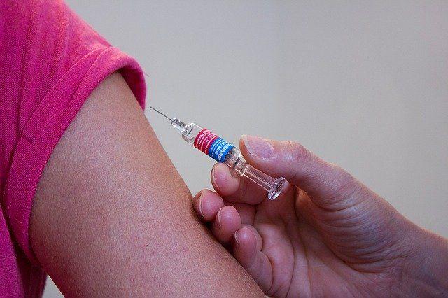 Influenza, vaccino gratis per bambini sotto i 6 anni e gli over 60