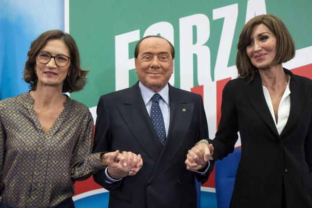 Berlusconi, la Destra si scatena e va all'attacco: 'Commissione d'inchiesta'