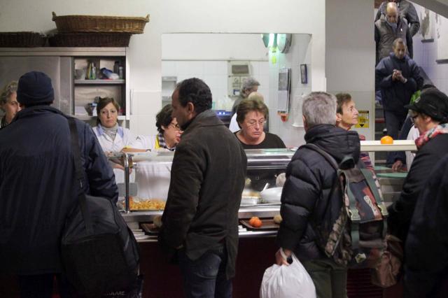 Eurostat, in Italia aumenta il rischio povert&agrave;: nel 2021 &egrave; al 20,1%