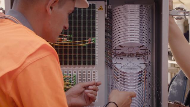 Open Fiber, via ai cantieri della fibra ottica ultraveloce a Trapani: investimento da 8 mln di euro