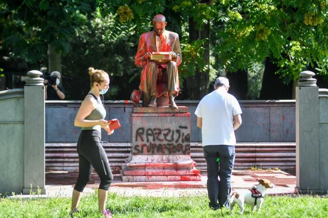 Statua Indro Montanelli imbrattata: spunta il VIDEO. Rete Studenti rivendica l'azione