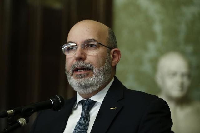 Mes, Crimi: 'Qualcuno far&agrave; sue scelte ma M5s non si divider&agrave;'